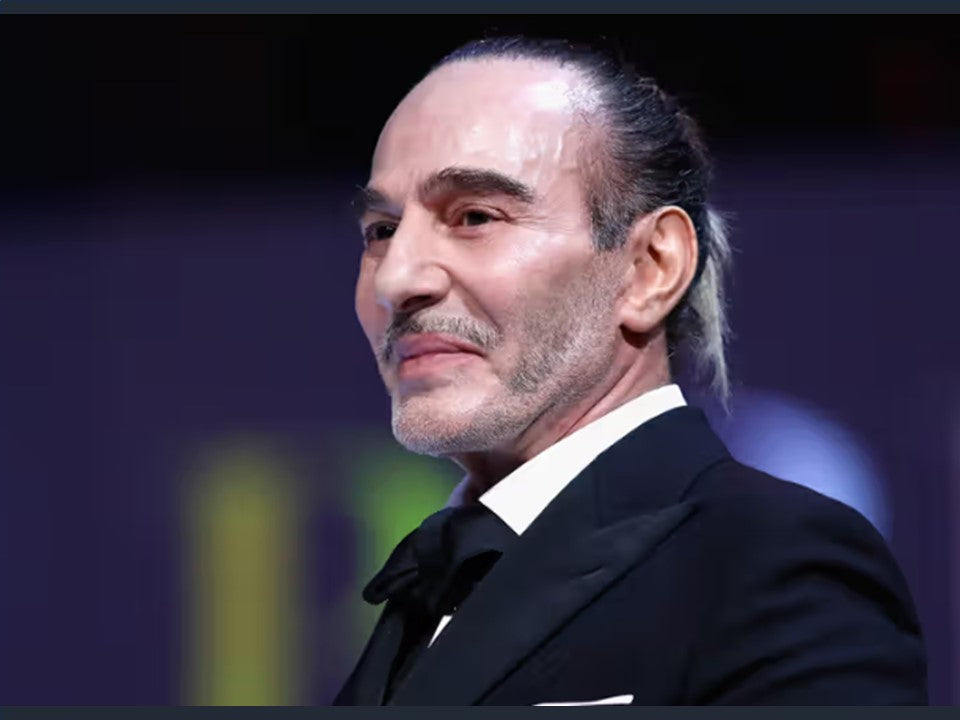 ジョンガリアーノ Vネックニット カシミヤ混 M イタリア製 業界人から絶賛の声、ジョン・ガリアーノの「マルジェラ」 写真3枚