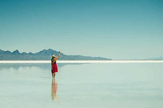 【SUMMER FASHION】夏に選ぶならこの5色!色によって感じ方が異なる、夏のファッションで選ぶなら涼し気で爽やかに見えるカラーの選び方