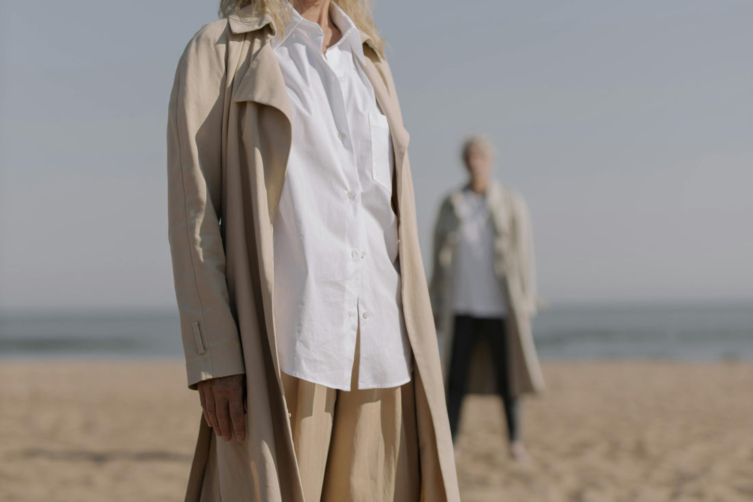 2025年春のトレンドシャツ4選!大人女性におすすめの着こなし