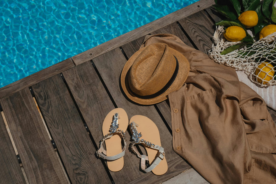 真夏でも上品に見せたい時に選ぶべきなのは、ブラウス?ニット?Tシャツ?