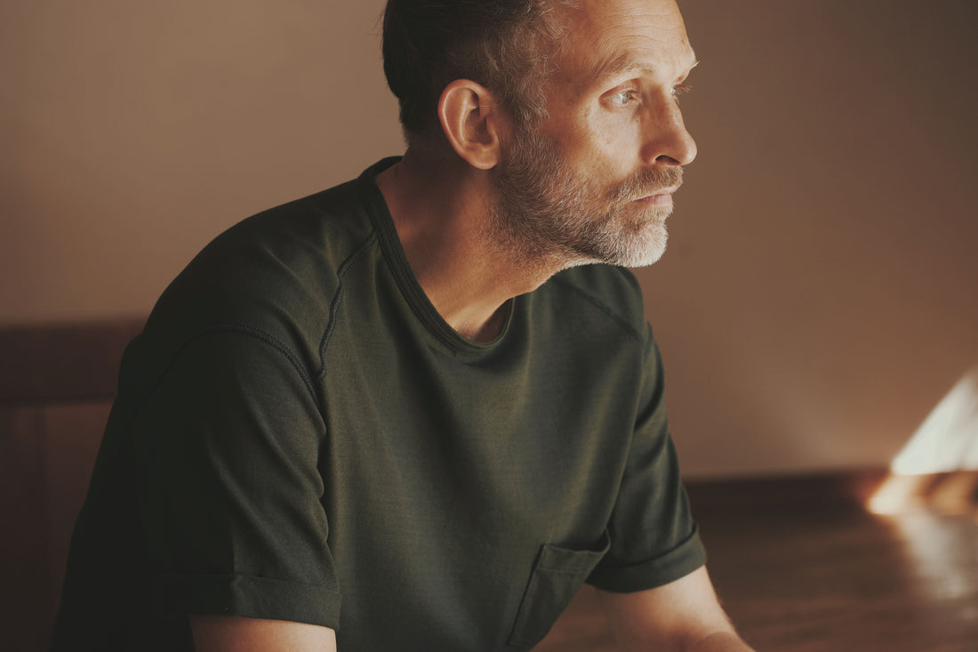 【秋冬も手放せない】厚手で一枚でも着られる和紙Tシャツが「冬の快適インナー」になる秘密